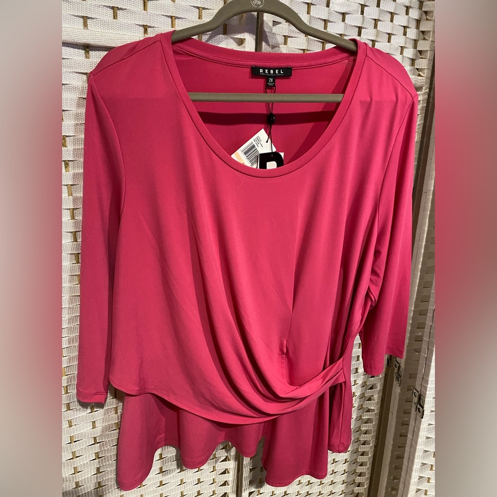 Rebel Fuchsia Blouse by Rebel Wilson x Angels
Women’s plus size 2x
